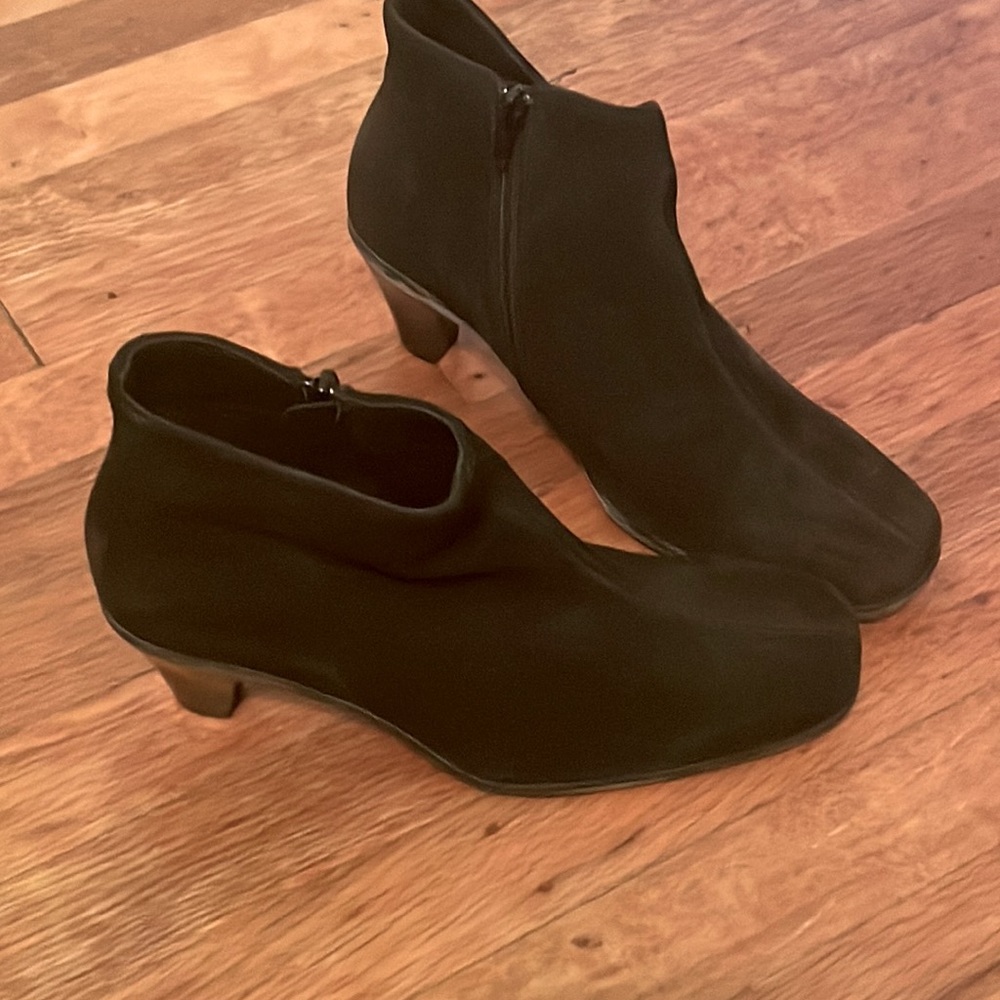 La Canadienne Booties!